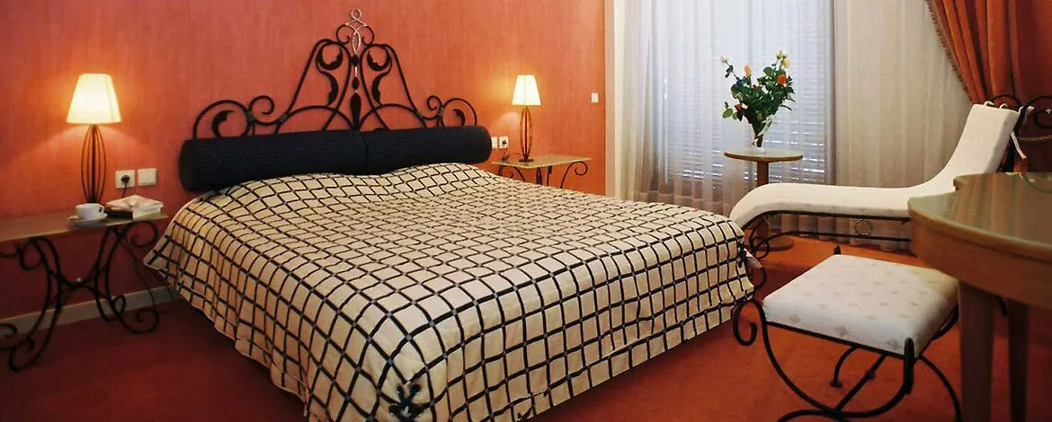 Nepheli Hotel Thessaloniki 4*,